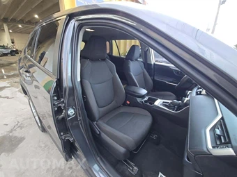 2025 Toyota RAV4 LE – miniatura 15