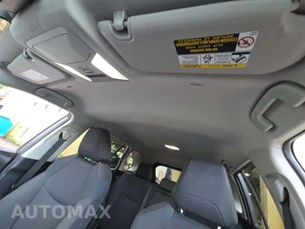 2025 Toyota RAV4 LE – miniatura 8