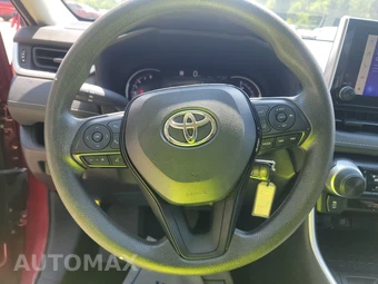 2025 Toyota RAV4 LE - miniatura 10