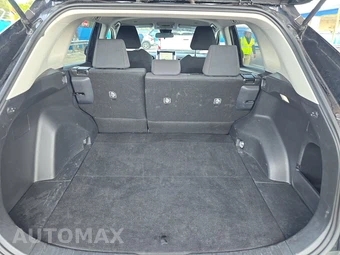 2025 Toyota RAV4 LE - miniatura 16
