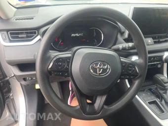 2025 Toyota RAV4 LE - miniatura 10