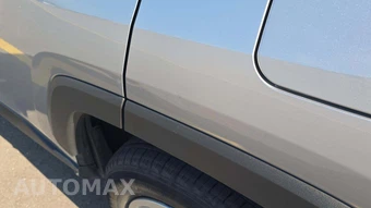 2025 Toyota RAV4 LE - miniatura 19