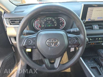 2025 Toyota RAV4 LE – miniatura 10