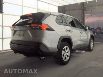 2025 Toyota RAV4 LE – miniatura 4