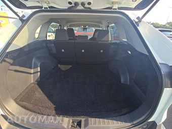 2025 Toyota RAV4 LE - miniatura 16