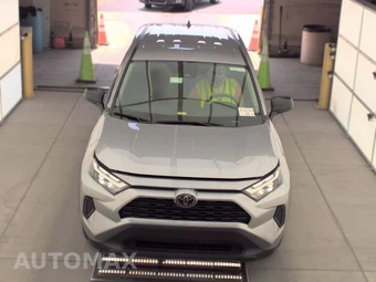 2025 Toyota RAV4 LE - miniatura 2
