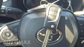 2025 Toyota RAV4 LE - miniatura 17