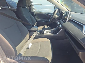 2025 Toyota RAV4 LE - miniatura 8