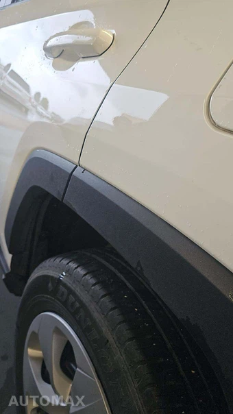 2025 Toyota RAV4 LE - miniatura 20