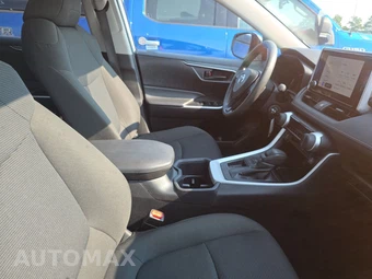 2025 Toyota RAV4 LE - miniatura 8
