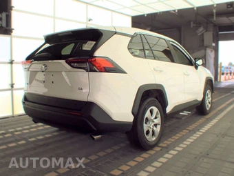2025 Toyota RAV4 LE - miniatura 4