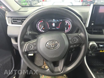 2025 Toyota RAV4 LE - miniatura 10