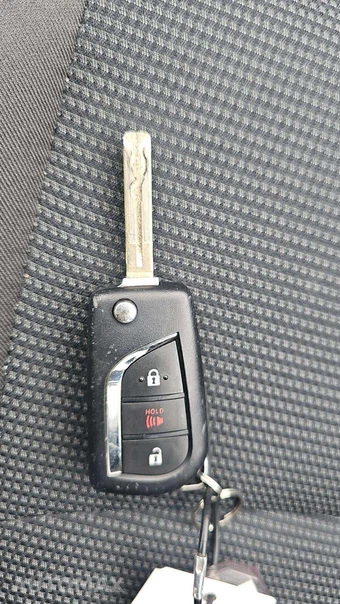 2025 Toyota RAV4 LE - miniatura 19