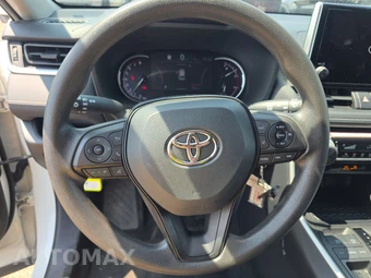 2025 Toyota RAV4 LE - miniatura 10