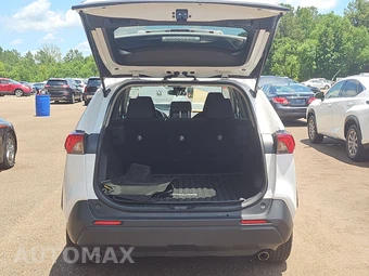 2025 Toyota RAV4 LE - miniatura 16