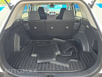 2025 Toyota RAV4 LE – miniatura 16