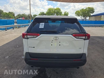 2025 Toyota RAV4 LE – miniatura 5