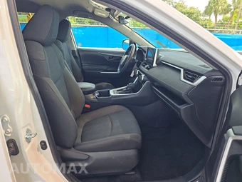 2025 Toyota RAV4 LE – miniatura 8