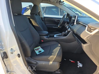 2025 Toyota RAV4 LE – miniatura 8