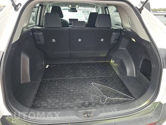 2025 Toyota RAV4 LE - miniatura 16