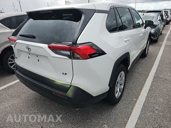 2025 Toyota RAV4 LE - miniatura 4