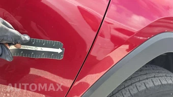 2025 Toyota RAV4 LE - miniatura 19