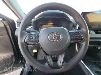 2025 Toyota RAV4 LE - miniatura 10