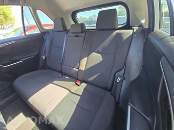 2025 Toyota RAV4 LE - miniatura 13