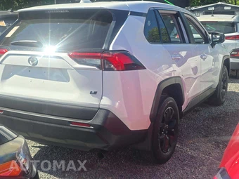 2025 Toyota RAV4 LE - miniatura 3
