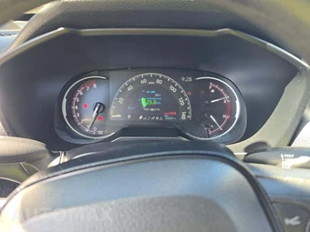 2025 Toyota RAV4 LE - miniatura 9