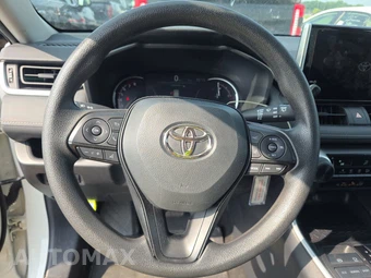 2025 Toyota RAV4 LE - miniatura 10