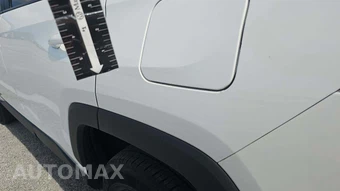 2025 Toyota RAV4 LE - miniatura 19