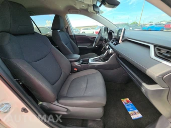 2025 Toyota RAV4 LE - miniatura 8