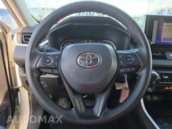 2025 Toyota RAV4 LE - miniatura 10