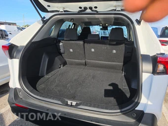2025 Toyota RAV4 LE - miniatura 16