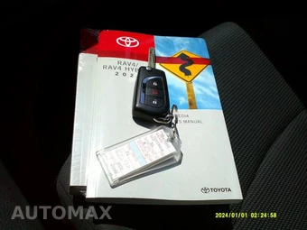 2025 Toyota RAV4 LE - miniatura 13