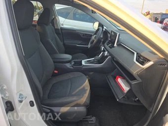 2025 Toyota RAV4 LE - miniatura 8