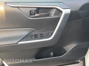 2025 Toyota RAV4 LE - miniatura 9