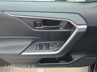 2025 Toyota RAV4 LE - miniatura 9