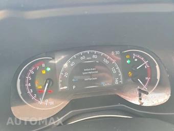 2025 Toyota RAV4 LE - miniatura 12