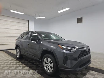 2025 Toyota RAV4 LE - miniatura 3