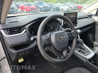 2025 Toyota RAV4 LE - miniatura 11