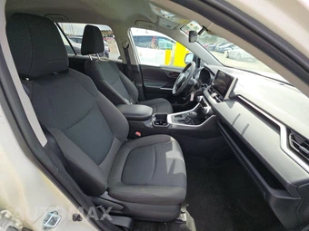 2025 Toyota RAV4 LE - miniatura 8