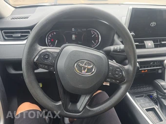 2025 Toyota RAV4 LE - miniatura 10