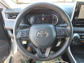 2025 Toyota RAV4 LE - miniatura 10