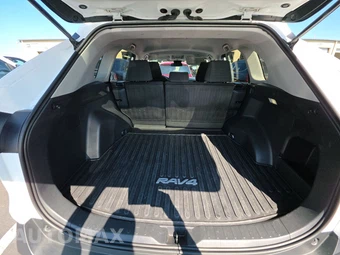 2025 Toyota RAV4 LE - miniatura 16