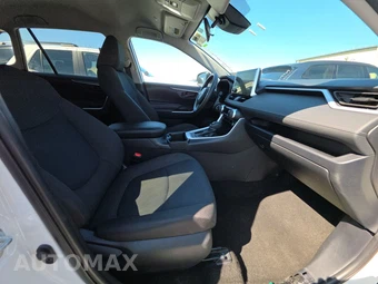 2025 Toyota RAV4 LE - miniatura 8