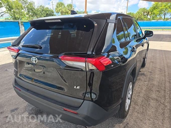 2025 Toyota RAV4 LE - miniatura 4