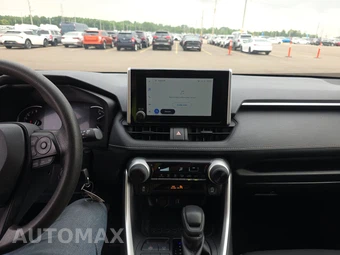 2025 Toyota RAV4 LE - miniatura 11