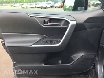 2025 Toyota RAV4 LE - miniatura 9